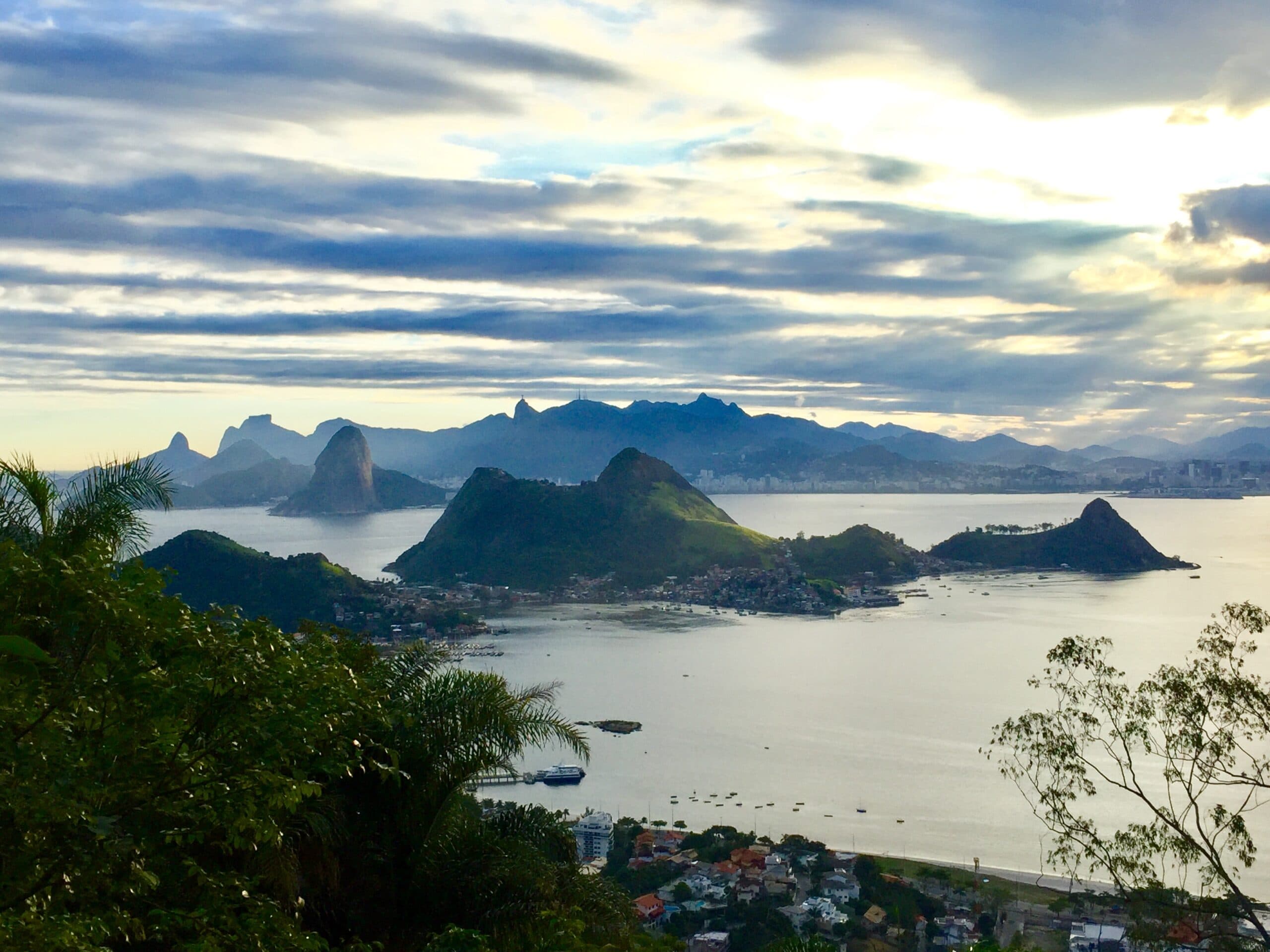 NITERÓI – O MELHOR DO ARQUITETO OSCAR NIEMEYER